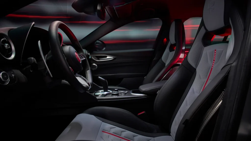 Alfa Romeo Giulia Quadrifoglio Luna Rossa