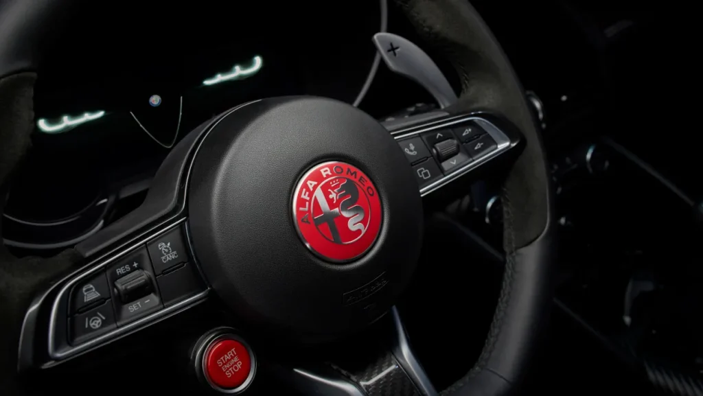 Alfa Romeo Giulia Quadrifoglio Luna Rossa