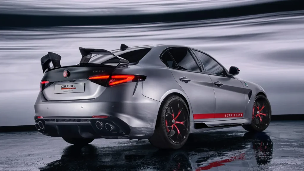 Alfa Romeo Giulia Quadrifoglio Luna Rossa