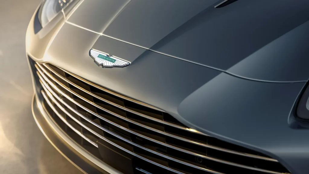 Aston Martin Vanquish 25