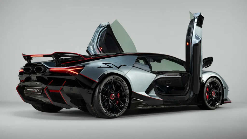 Lamborghini Revuelto SV