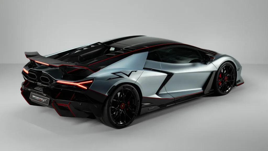 Lamborghini Revuelto SV