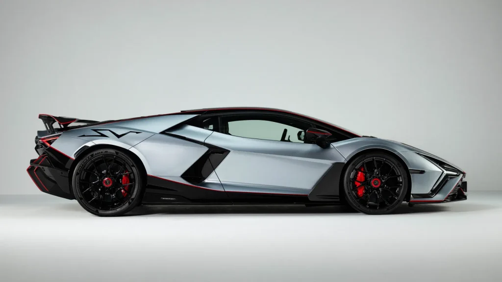 Lamborghini Revuelto SV