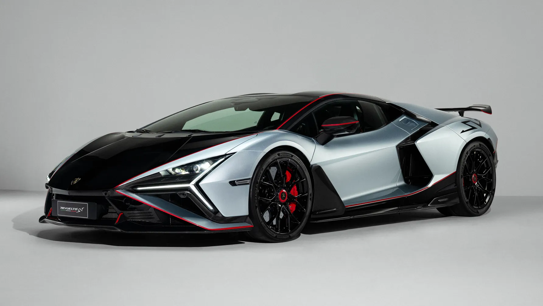 Lamborghini Revuelto SV