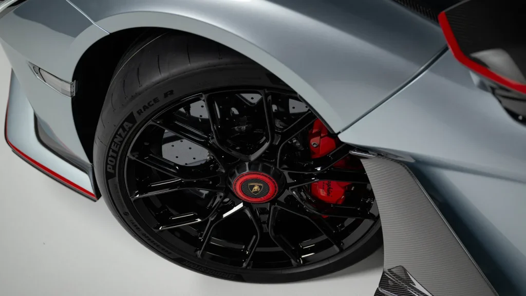 Lamborghini Revuelto SV