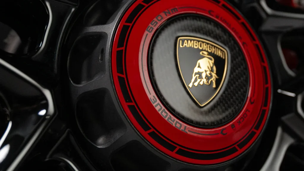 Lamborghini Revuelto SV