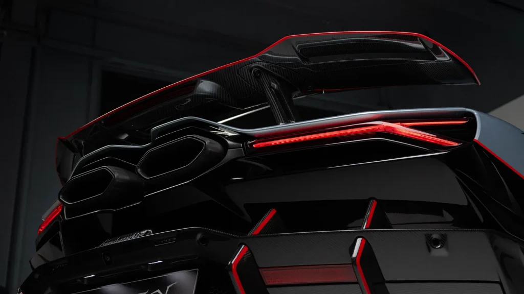 Lamborghini Revuelto SV