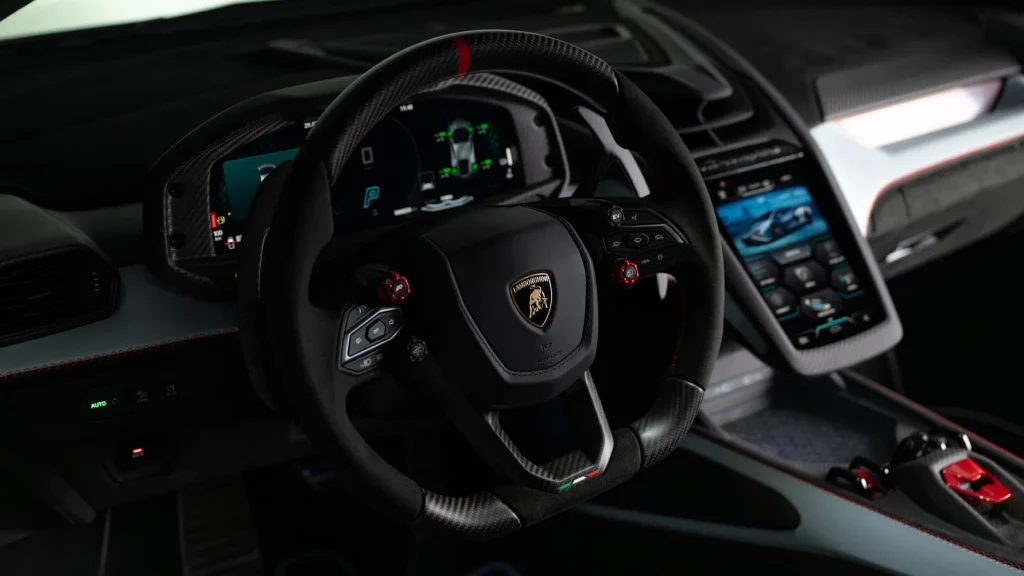 Lamborghini Revuelto SV