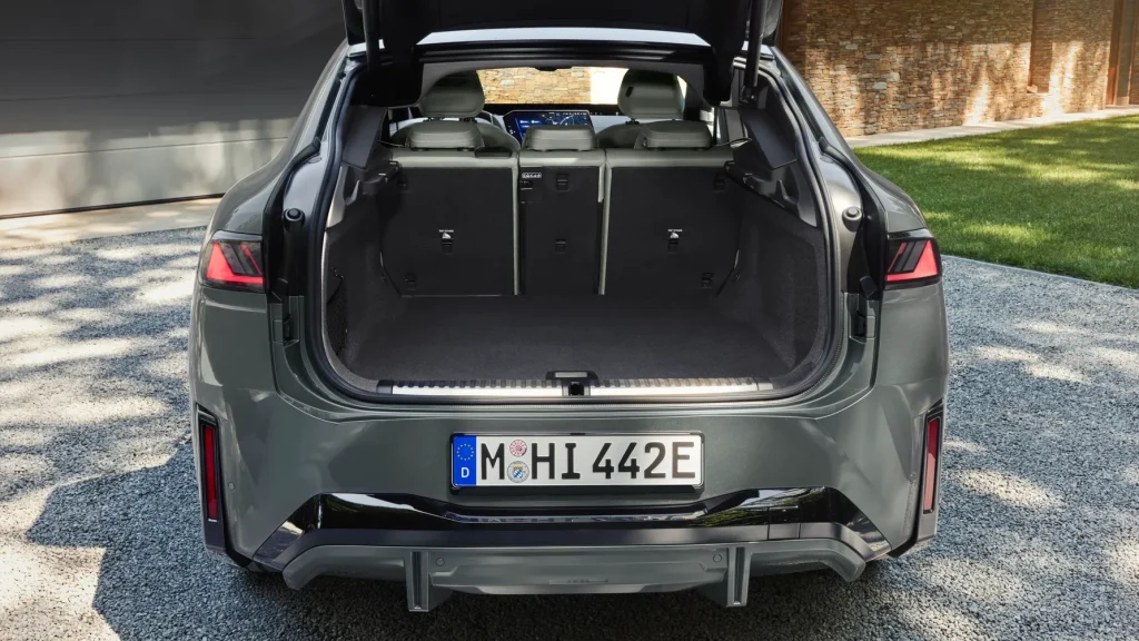 BMW iX4