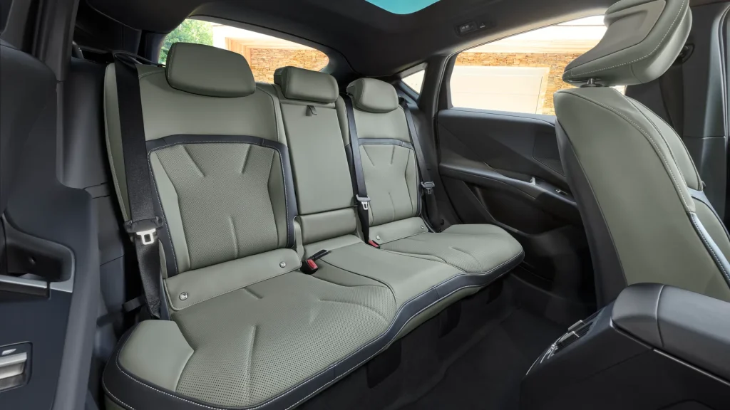 BMW iX4