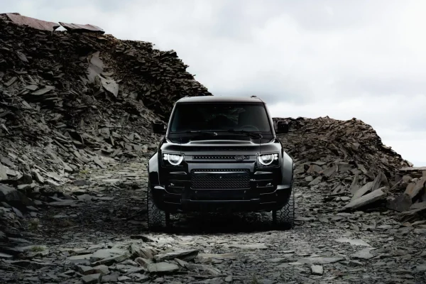 Land Rover Defender Octa Black