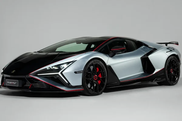 Lamborghini Revuelto SV