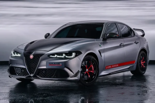 Alfa Romeo Giulia Quadrifoglio Luna Rossa