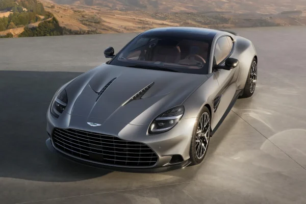 Aston Martin Vanquish 25