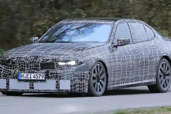 Nova BMW Serija 3 stiže 2026.: Revolucionarna kombinacija benzinskog i električnog pogona